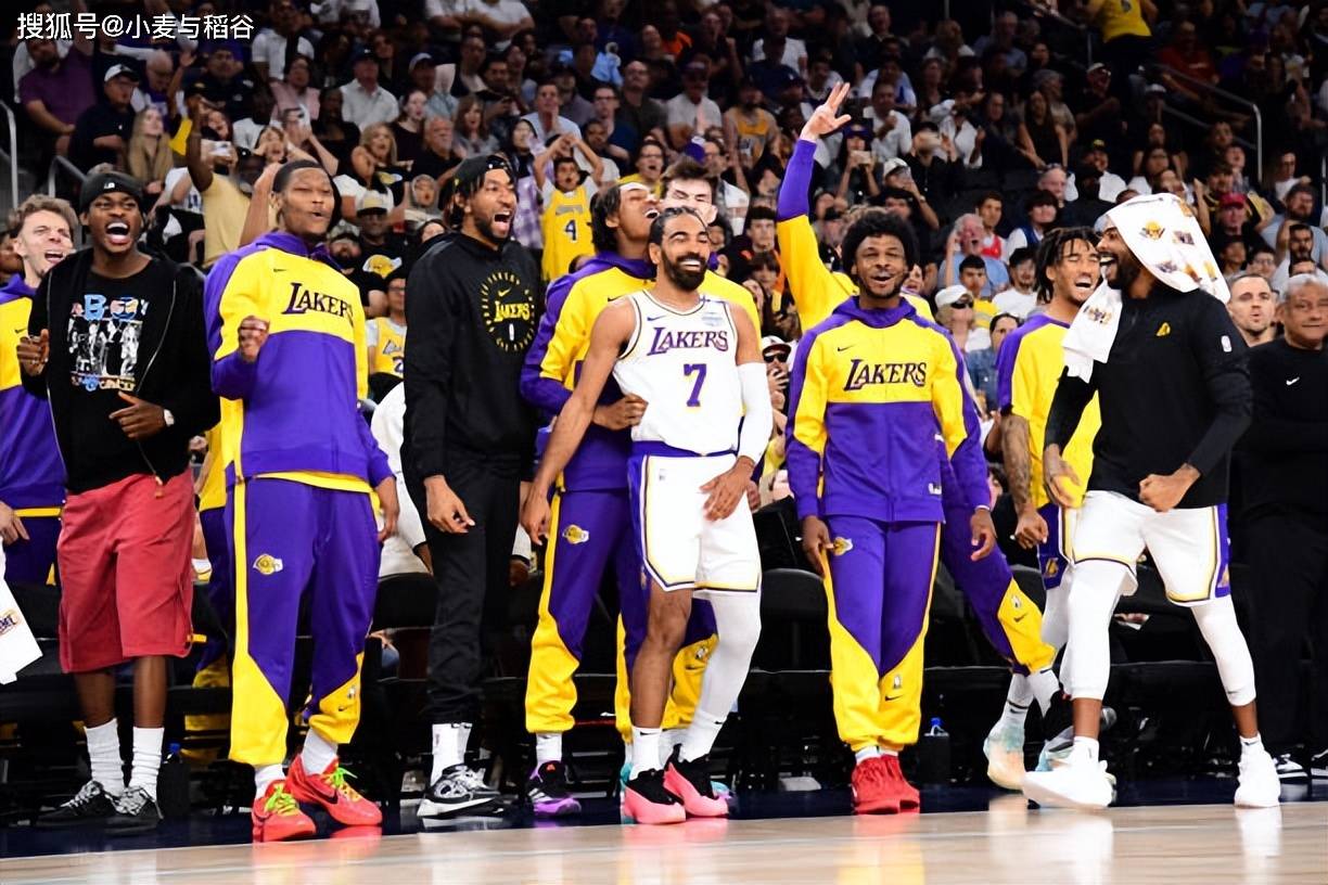 TA：图赫尔战术实验喜忧参半，贝林厄姆主导进攻渐入佳境（TA：图赫尔试阵效果参半，贝林厄姆执掌进攻愈发成熟）