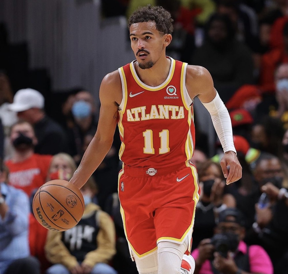 每体：巴萨有意左后卫索萨，想用桑托斯欠的290万欧锁定交易（每体：巴萨看中左后卫索萨，计划以桑托斯所欠290万欧作为筹码敲定转会）