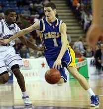 德转评年度最佳左边锋：迪亚斯、KK、拉菲尼亚、维尼修斯入围（德转年度最佳左边锋候选出炉：迪亚斯、克瓦拉茨赫利亚、拉菲尼亚、维尼修斯在列）