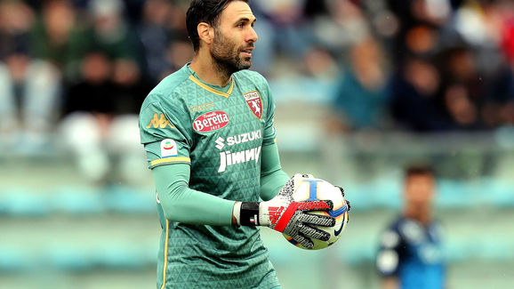 詹姆斯关键得分锁定胜局（詹姆斯致命一击奠定胜局）