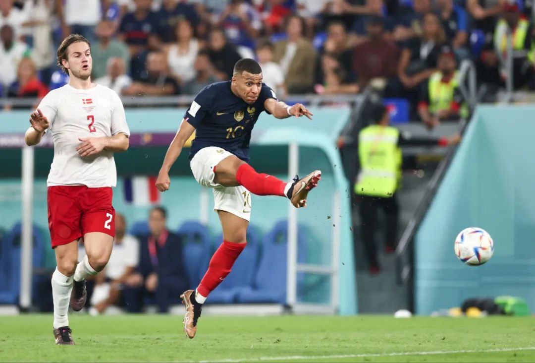 曼联门将高接低挡险救球队（曼联门将多次神扑力挽狂澜）