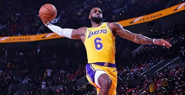 记者：邵佳一探班U22国足训练，与主帅安东尼奥相谈甚欢（记者：邵佳一探营U22国足训练，与主帅安东尼奥交流愉快）