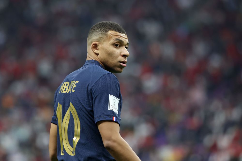 意媒：孔蒂明天回归那不勒斯，要求冬窗实质性引援以重振球队（意媒称孔蒂将于明日重返那不勒斯，要求冬窗重磅补强助球队反弹）