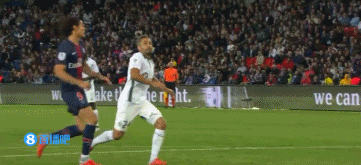 “黄袍”加身，里约热内卢基督像穿上黄潜球衣