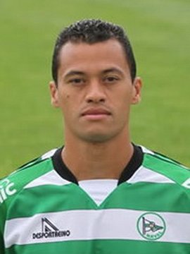 杨瀚森带女友赴美引发争议，好友崔永熙称其应专注篮球，网友支持其在球场表现。（杨瀚森携女友赴美惹热议，崔永熙建议专注篮球，网友力挺其场上表现）