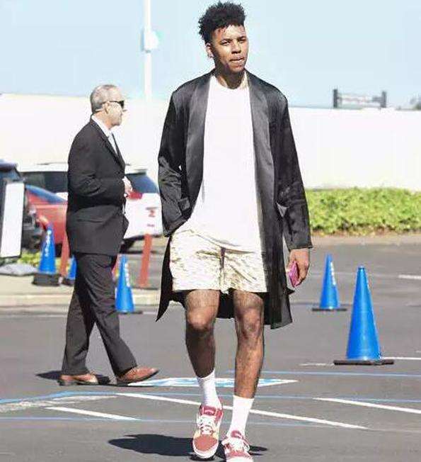 科曼：在我效力过的俱乐部中，特维斯是团队影响力最大的前锋（科曼：我待过的球队里，特维斯是对团队最具影响力的前锋）